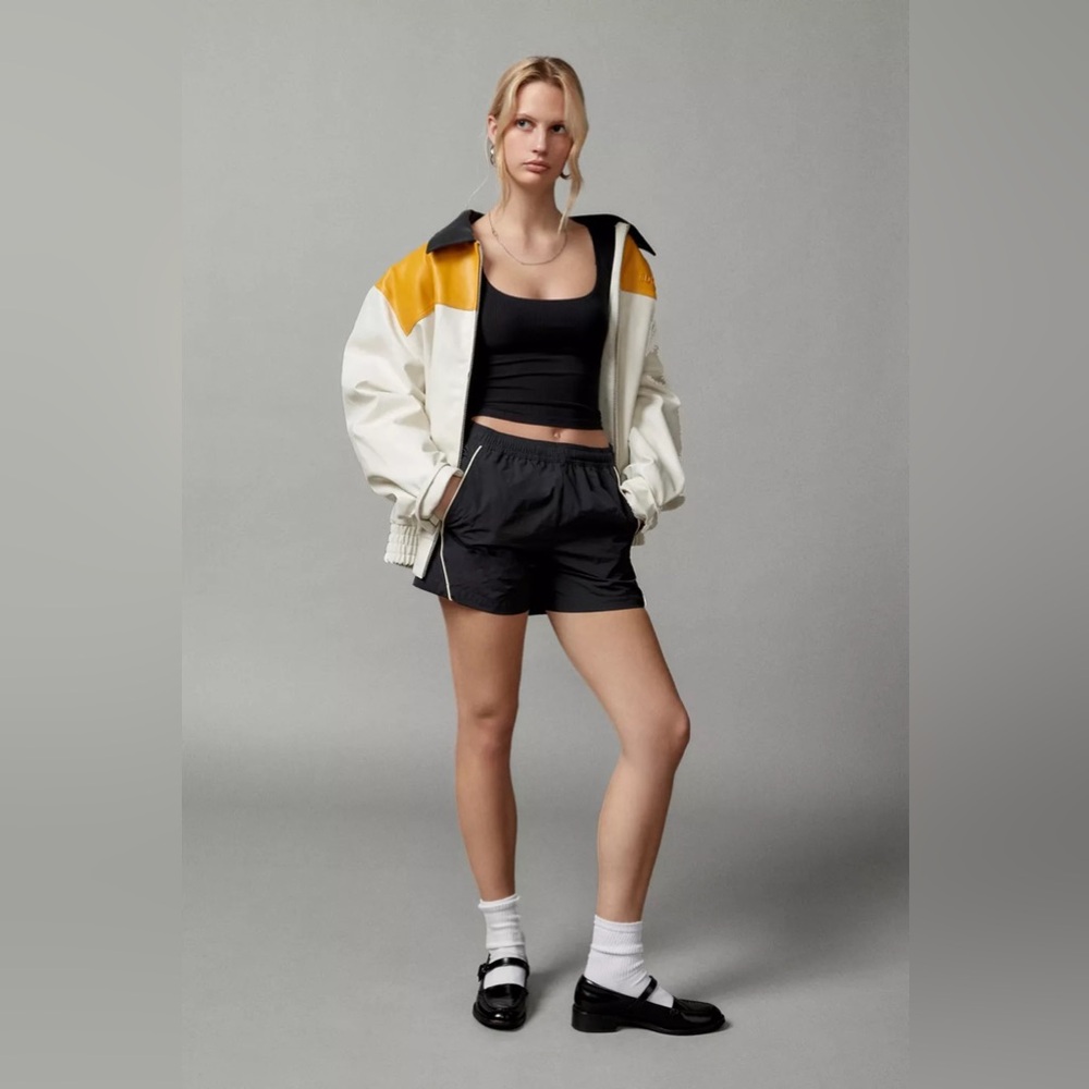 BDG URBAN OUTFITTERS Ribbed Square Neck Cropped Tank in size M